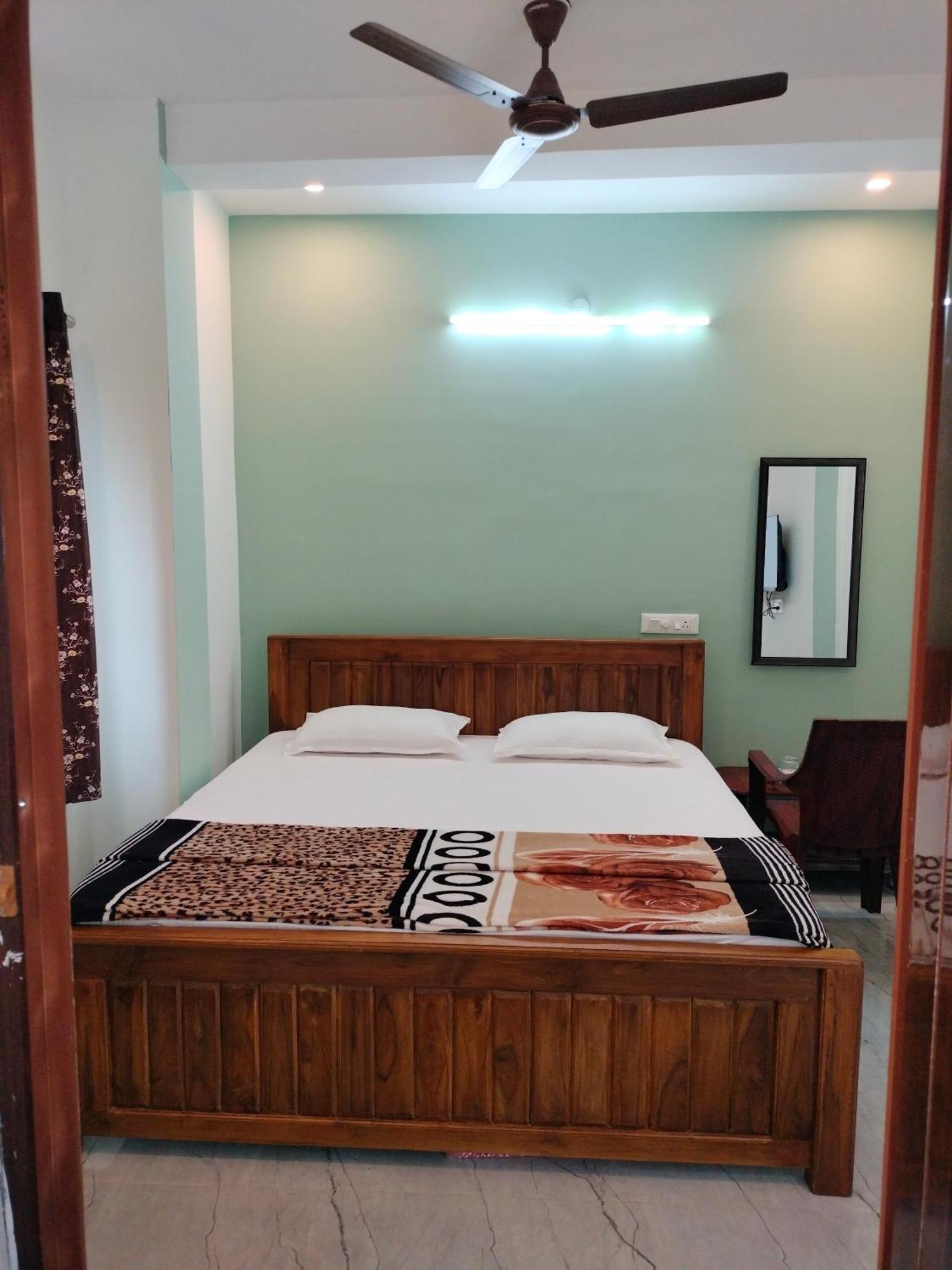 Teja Residency Hotel Alāndurai Exterior photo